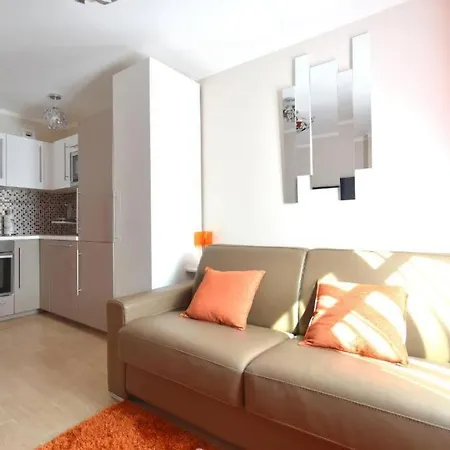 Orange Paris Disneyland * Serris